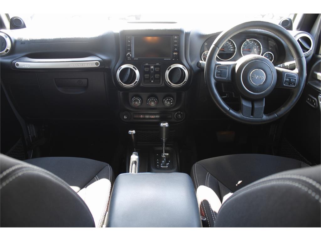 2014 Jeep Wrangler 3.6L V6 Unlimited Sahara Auto